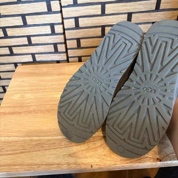 Ugg Bailey Button Gray Boots - Picture 7 of 7